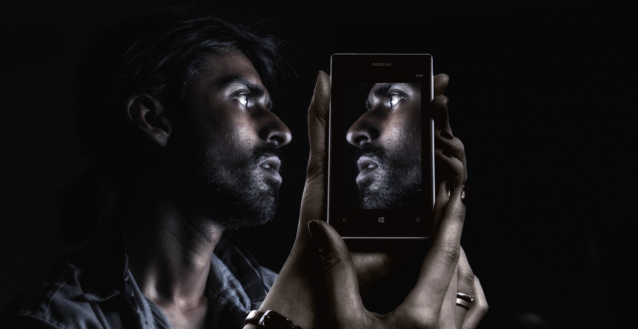 Navigating Through the Complexity of Ontological Relativism
